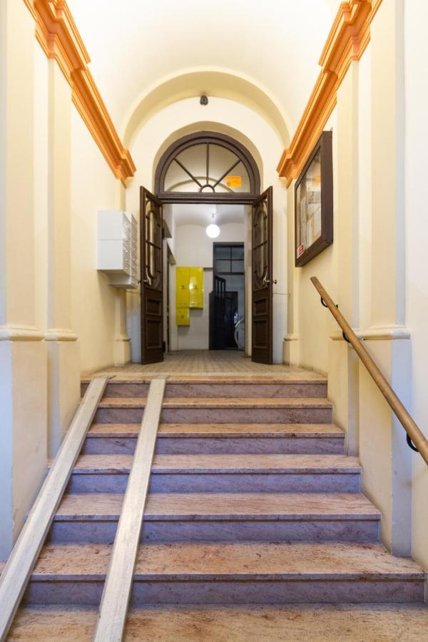 Lilly Apartment Main Train Station Old Town By The Castle Suites 克拉科夫 外观 照片